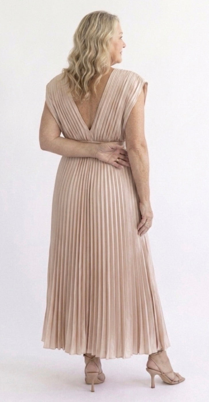 Winona | Timeless Pleated Midi Dress