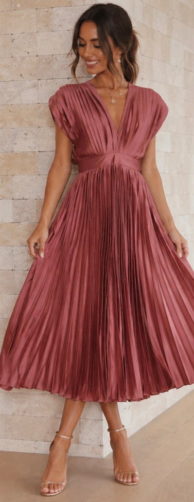Winona | Timeless Pleated Midi Dress